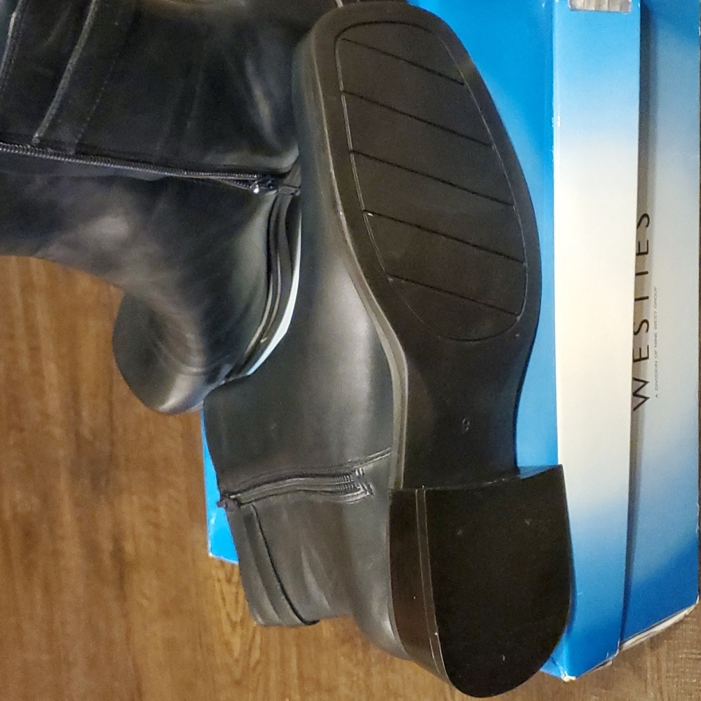 Boots - Picture 4 of 4